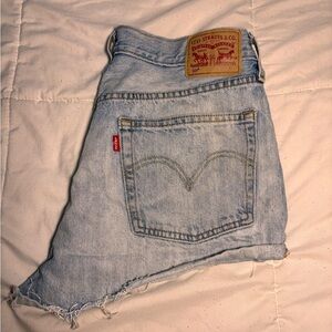 LEVI 501 DENIM SHORTS 🤍